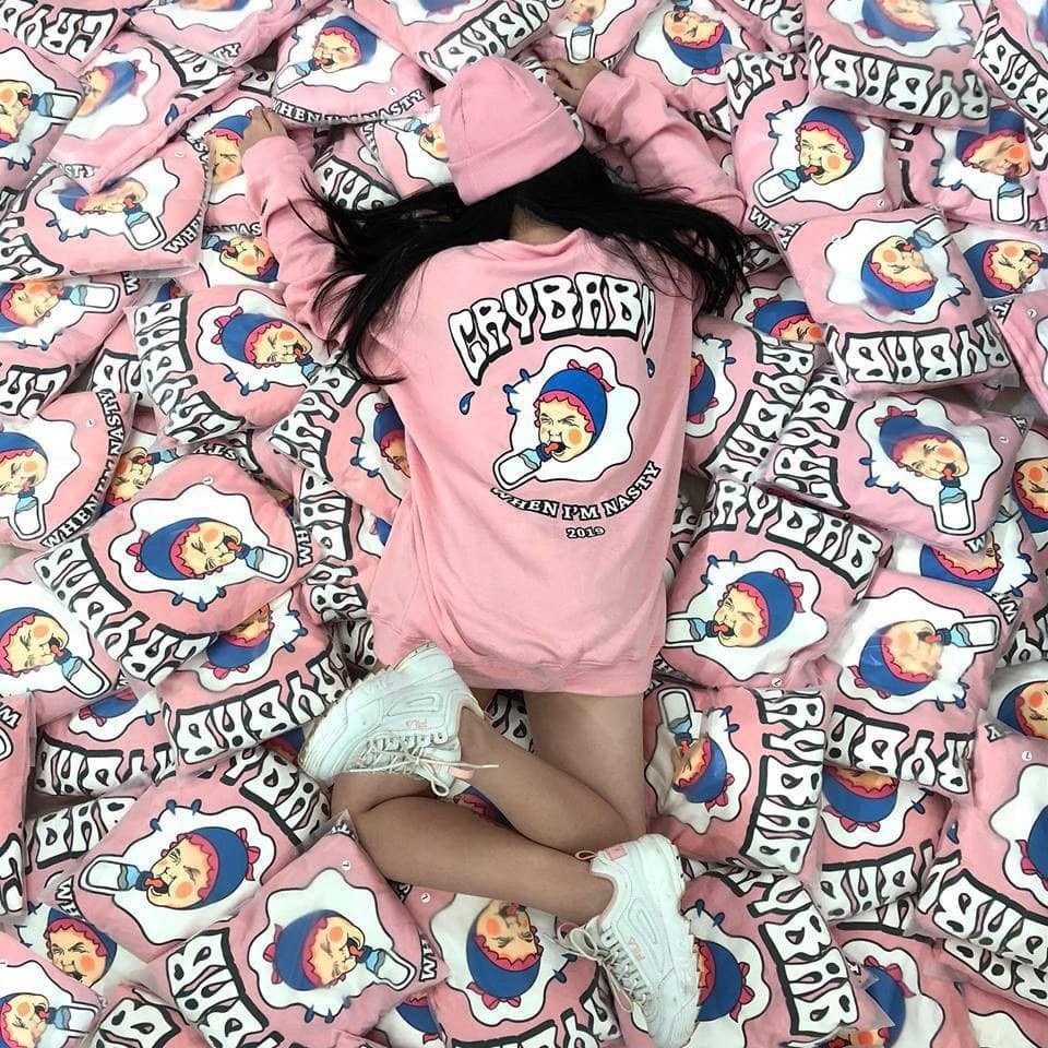 Sweater CryBaby xinh vô đối