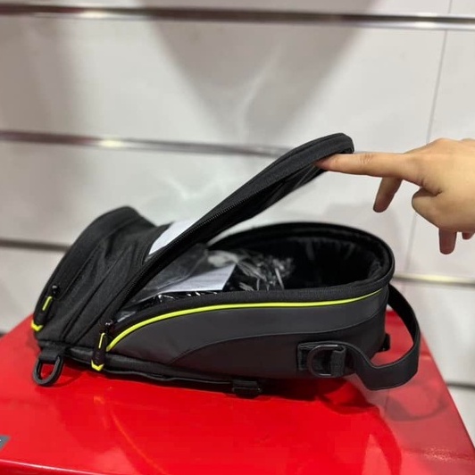 Túi Hít Bình Xăng Givi EA138 Chính Hãng - Túi Chống Nước, Tiện Lợi, Đa Năng