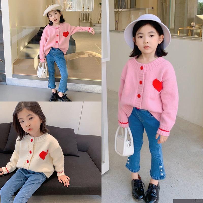 Áo khoác cardigan dệt kim tay dài cổ tròn cài nút họa tiết trái tim dễ thương cho bé gái