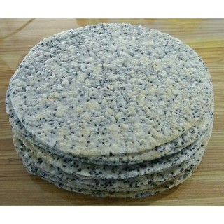 Bánh tráng mè đen cốt dừa
