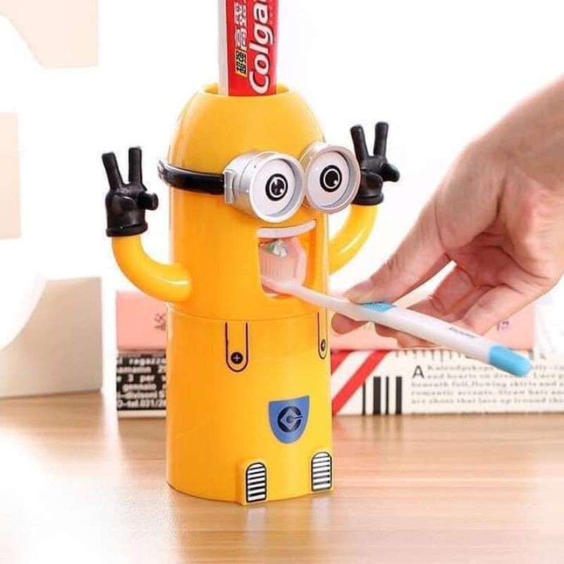 nhả kem đánh răng minion cho bé