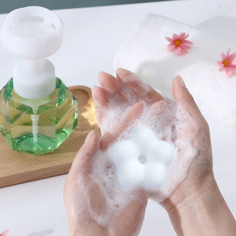 Bình Nhựa Đựng Xà Phòng Dung Tích 300ml Họa Tiết Bông Hoa