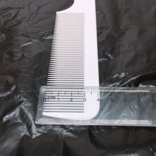 Lược Cắt Tóc Chuyên Dụng Carbon