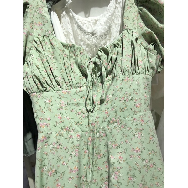 Đầm Midi nhún ngực hoa nhí xẻ tà tay phồng màu xanh NÀNG CLOSET