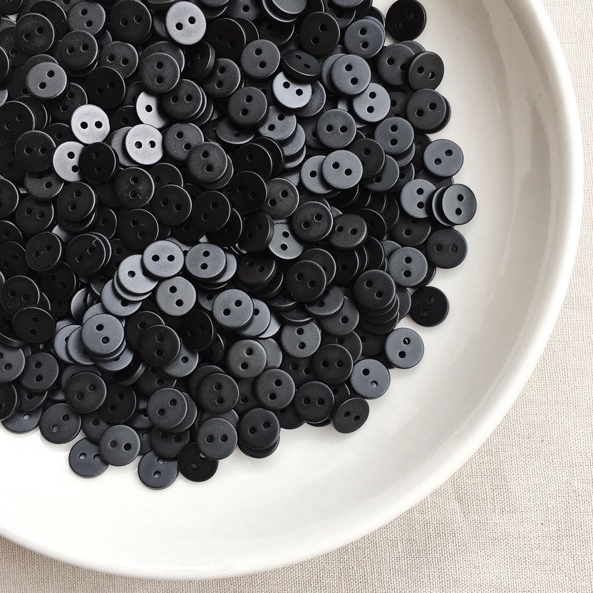 Nút áo, cúc áo sơmi đen nhám 2 lỗ - 1cm - set 100 nút
