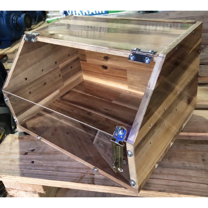 Chuồng nuôi bò sát gỗ ghép và mica KB8 D36-R26-C20cm