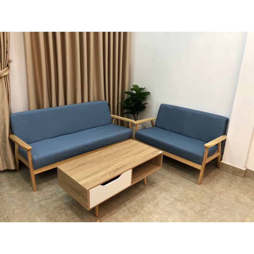 Sofa dài đệm bọc nỉ khung gỗ chắc chắn, ghê dài dành cho 3 người ngồi thoải mái, đệm ghế ngồi êm mềm dễ lau sạch.