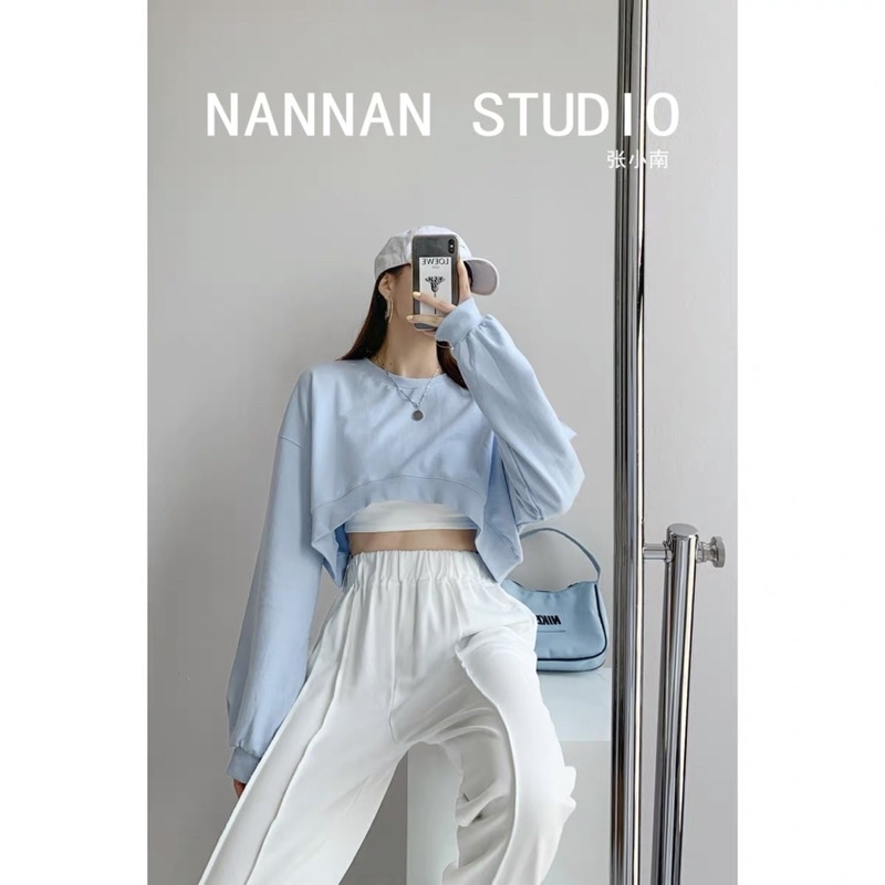 set áo croptop tay dài cổ tròn chất nỉ chân cua kèm áo ba lỗ cá tính | BigBuy360 - bigbuy360.vn