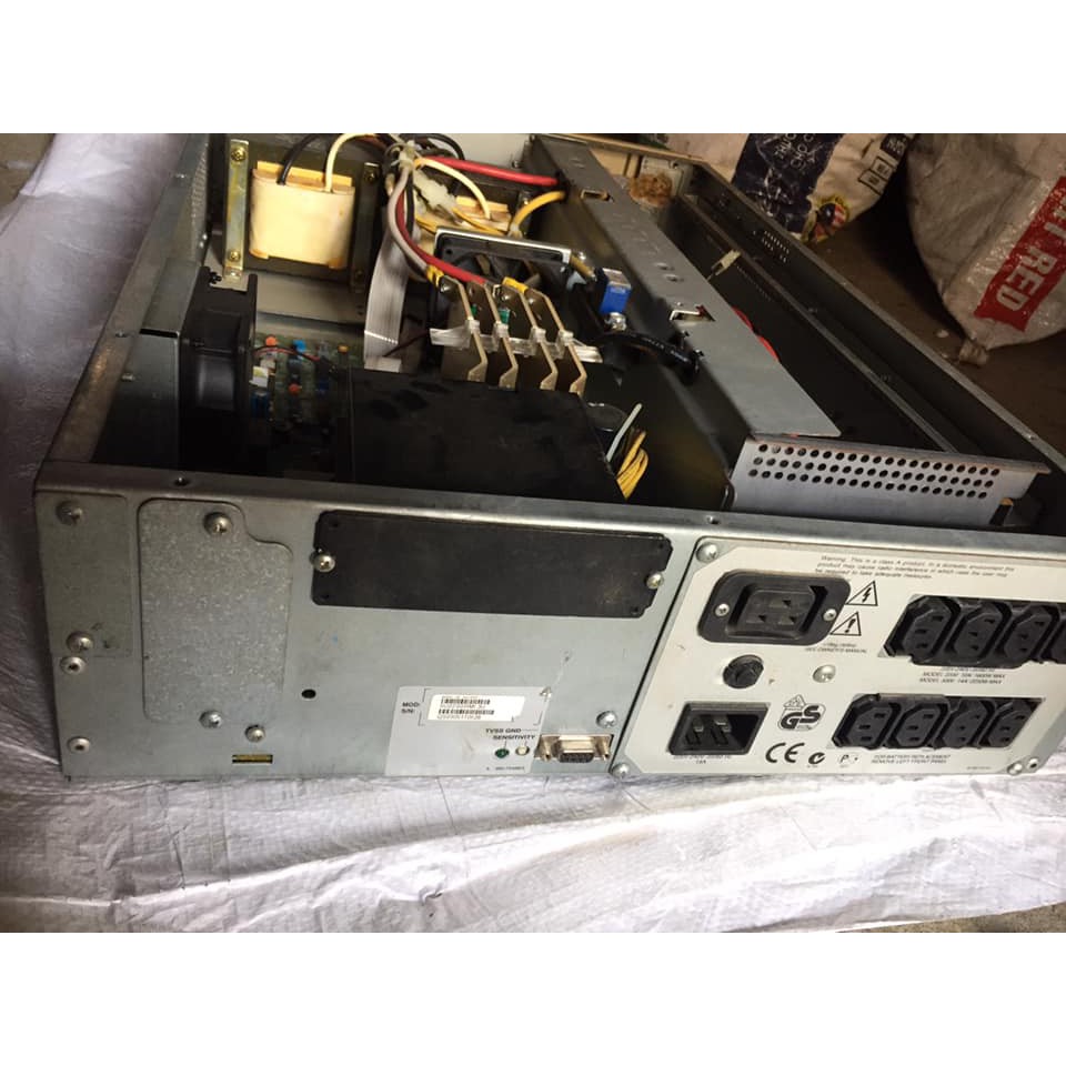 Bộ lưu điện UPS APC Smart 2200 1600W Sin chuẩn  mô tơ cửa cuốn