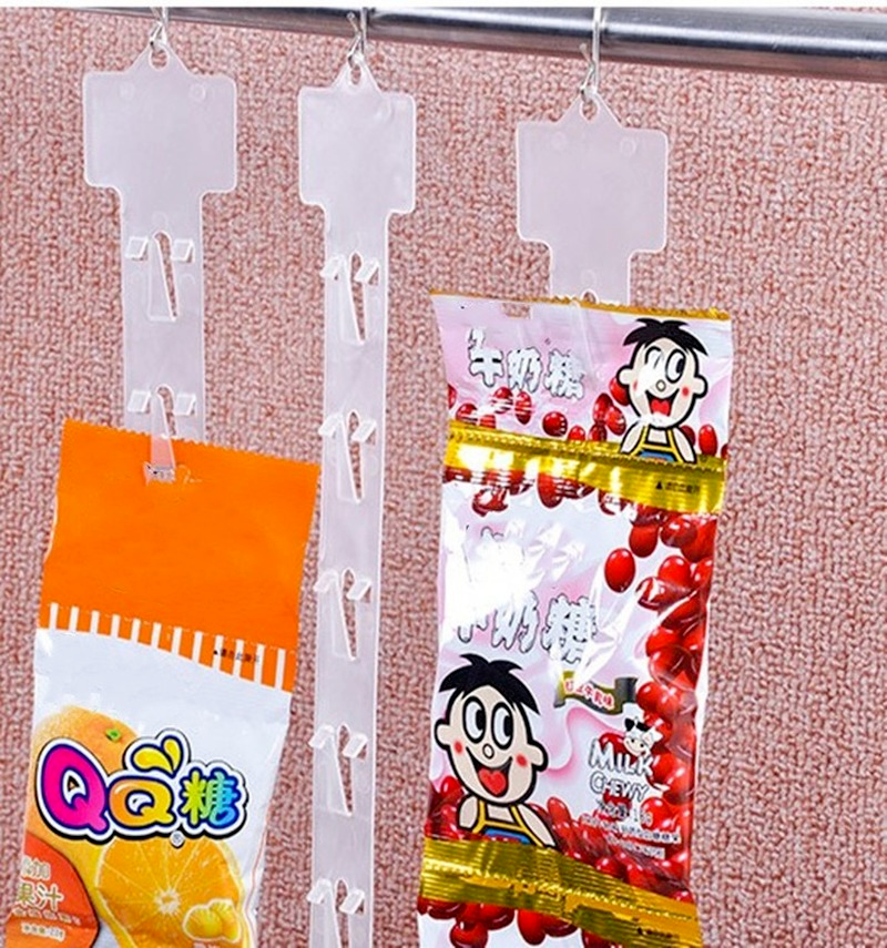 Dải trưng bày bánh snack bằng nhựa PVC trong suốt có móc treo tiện dụng cho cửa hàng tạp hóa siêu thị