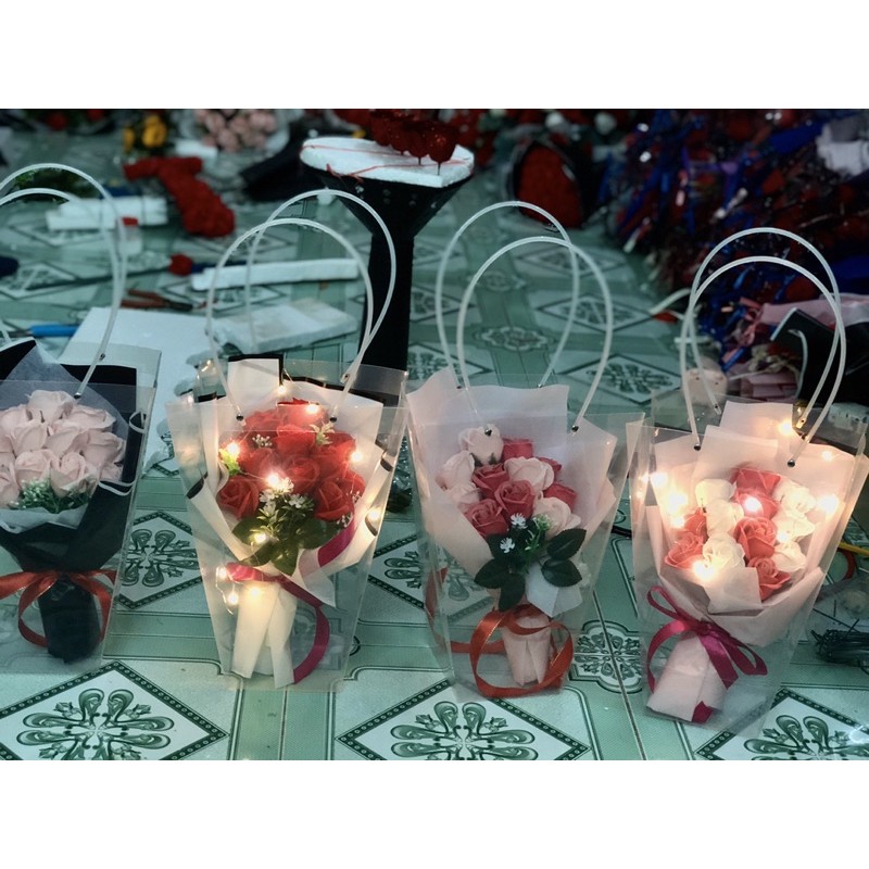 Bó hoa hồng sáp kèm túi xách