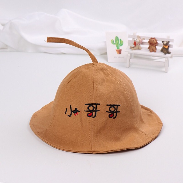 Mũ tròn vành thêu chữ kute cho bé