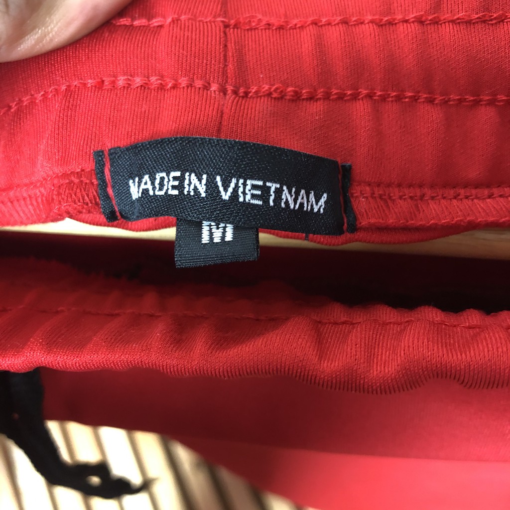 Quần Jogger Thể Thao Đỏ 3 Sọc Trắng - Bo chun, vài đẹp | BigBuy360 - bigbuy360.vn