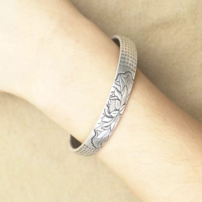 Vòng Tay Khắc Đại Bi Hoa Sen Cát Tường bên trong khắc Bát Nhã Tâm Kinh