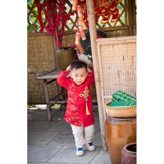 Áo dài nhung cách tân cho bé trai