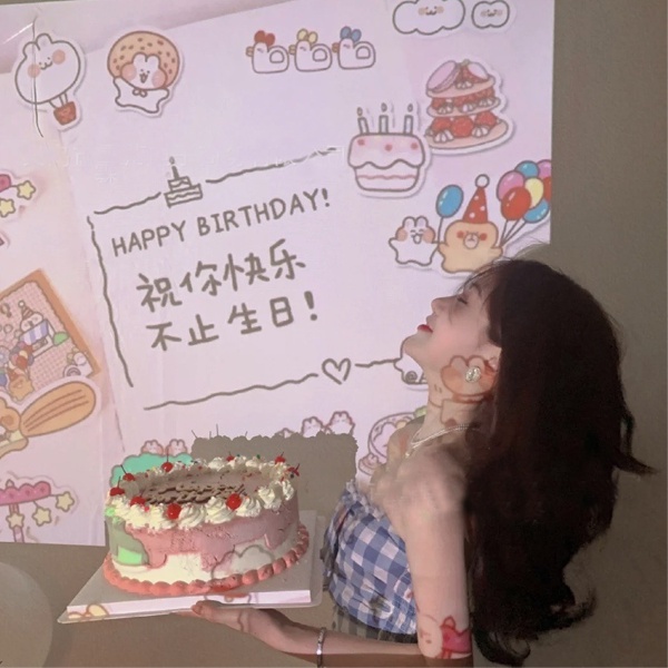 Máy chiếu hình ảnh phong cách Hàn Quốc dùng trang trí sinh nhật