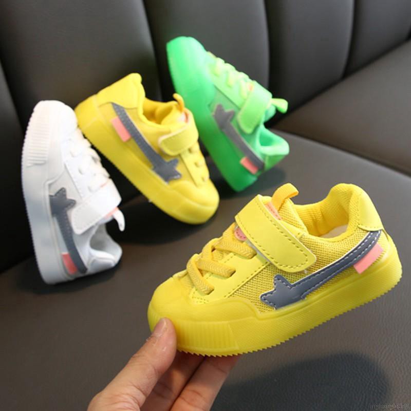 Giày Sneaker In Hoa Đế Mềm Chống Trượt Cho Bé