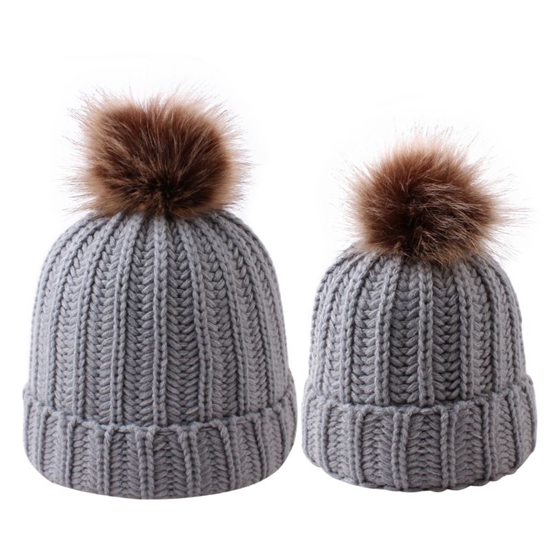 Mũ beanie Trùm Đầu Giữ Ấm Mùa Đông Phối Cục Bông Dễ Thương Dành Cho Mẹ Và Bé