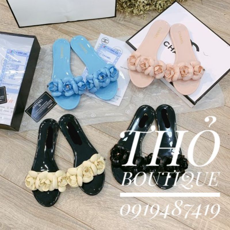 Dép bệt nhựa dẻo thơm Cha.nel xuất Âu xịn quai ngang đính hoa trà màu xanh, đen kem, kem, hồng size 35 36 37 38 39