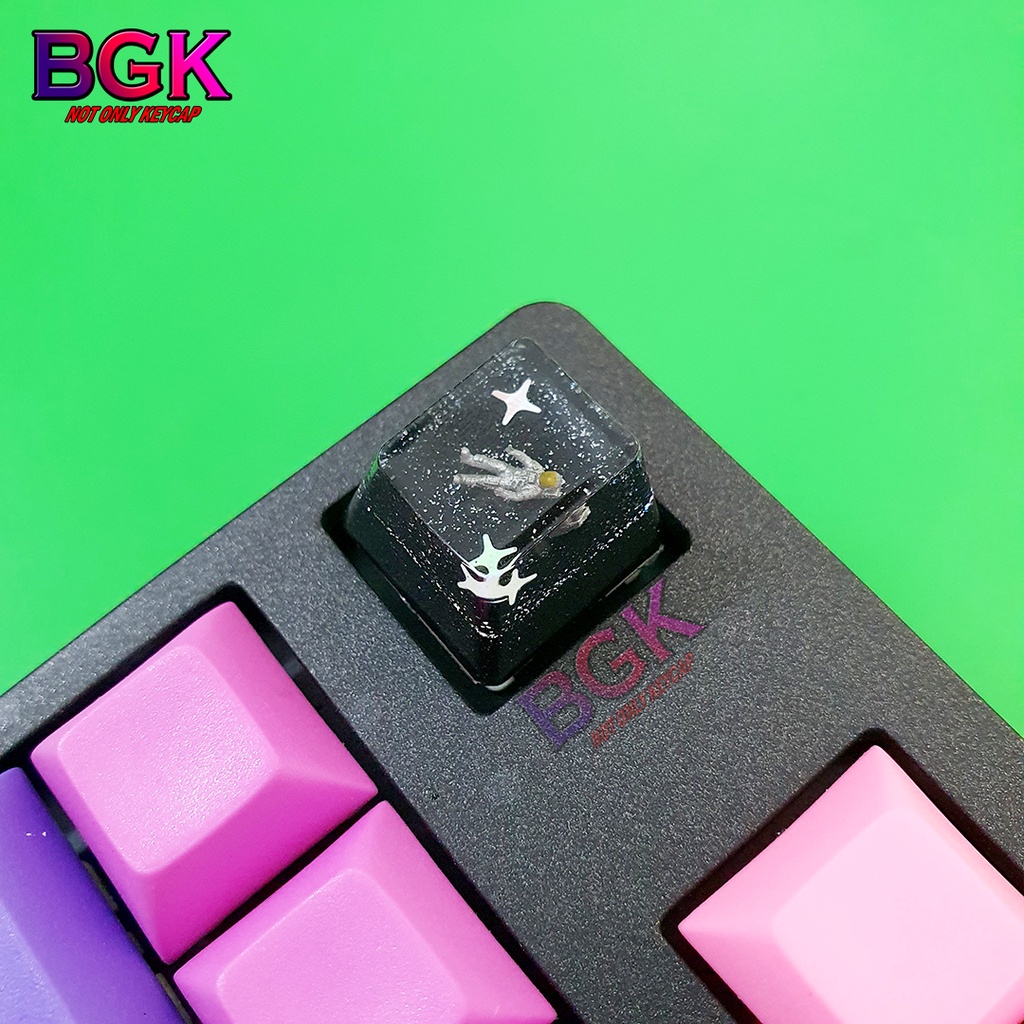 Keycap Lẻ hình Phi hành gia bay ngoài vũ trụ OEM profile