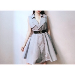 Đầm vest nút xoè bồng