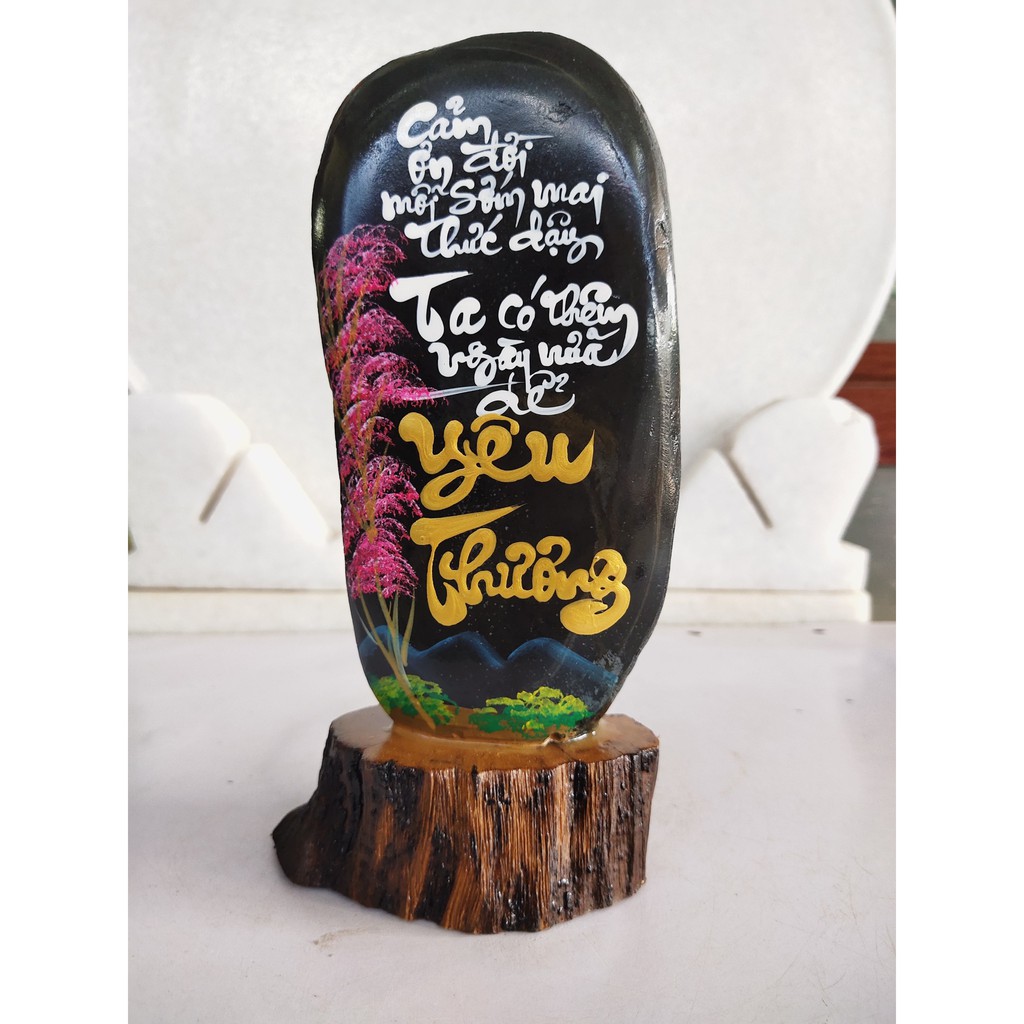 Thư pháp trên nền đá đen tuyền 💯 tự nhiên. KL: 1,5kg, C: 20cm, R: 10cm, Khắc chữ thư pháp theo yêu cầu của khách hàng