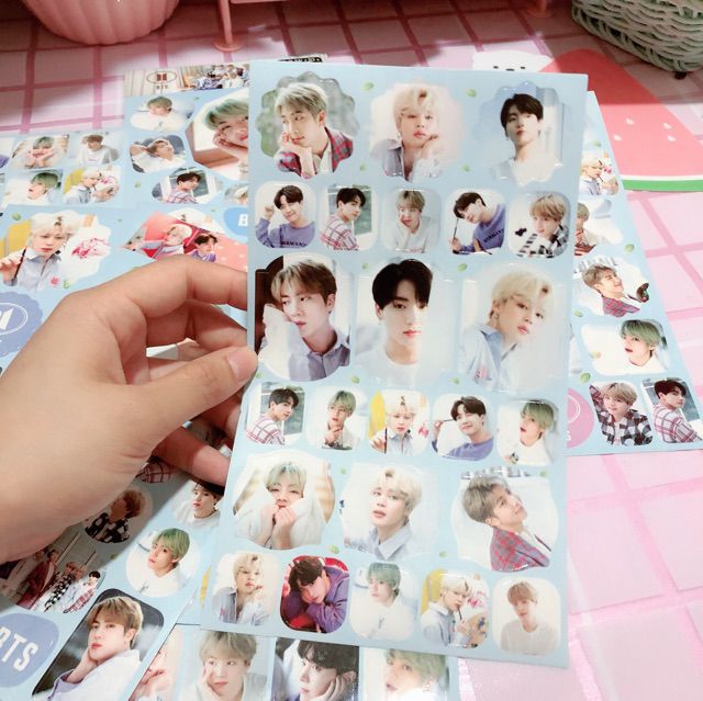 Sticker Dán BT21 và Sticker BTS Giá Siêu Rẻ