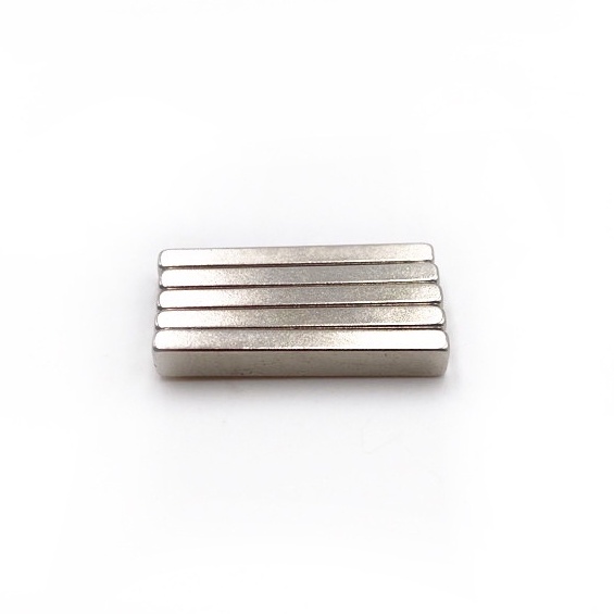 Nam châm 30x5x3mm dạng chữ nhật N42 MẠ NIKEN