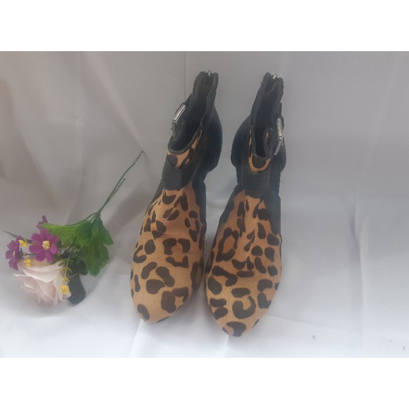 Bốt si size 37