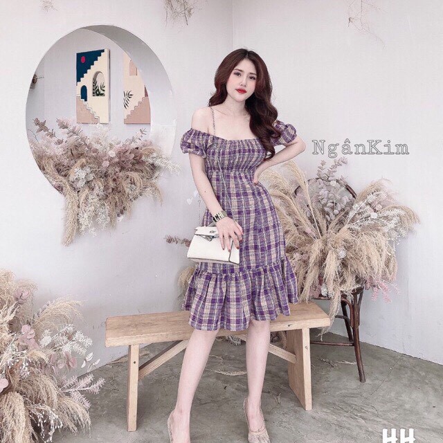 VÁY KẺ TÍM TRỄ VAI ĐUÔI CÁ CHO NỮ - ĐẦM MAXI CARO CỔ VUÔNG MÀU TÍM ULLZANG | BigBuy360 - bigbuy360.vn