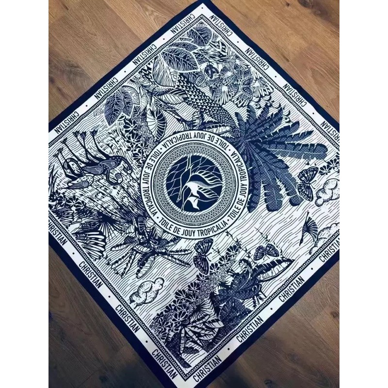 Khăn vuông 90x90 quấn áo, quàng cổ sang trọng.