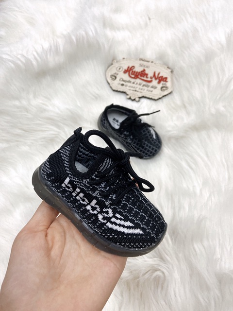 giày bé trai gái yeezy size 16-21. giày tập đi cho bé