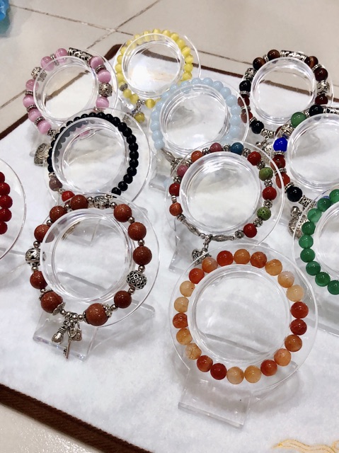 Đế trưng bày vòng tay acrylic bóng đẹp chỉ 15k