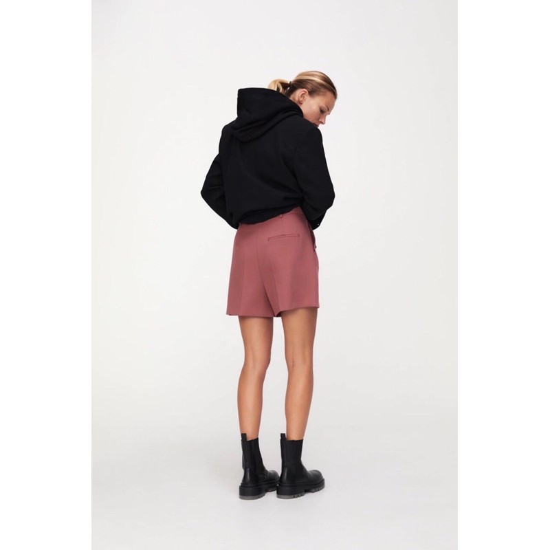 Quần shorts đính cúc
