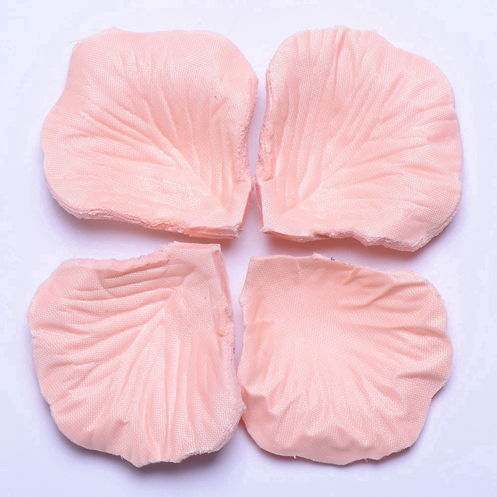 Bộ 4000 cánh hoa hồng nhân tạo dùng để trang trí tiệc cưới