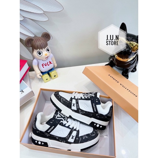 GIÀY L.V TRAINER SNEAKER WHITE BLACK LAI AU SC