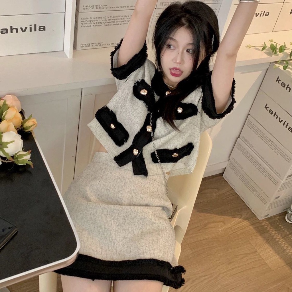 Bộ đồ 2 món gồm áo khoác khuy áo và váy ngắn cao cấp thiết kế mùa hè kiểu Pháp cho nữ