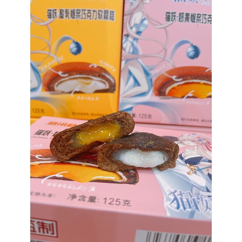 Bánh socola nhân trứng muối/ sữa chua