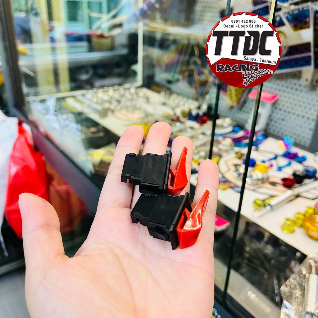 Nút công tắc đỏ gắn nhiều dòng xe