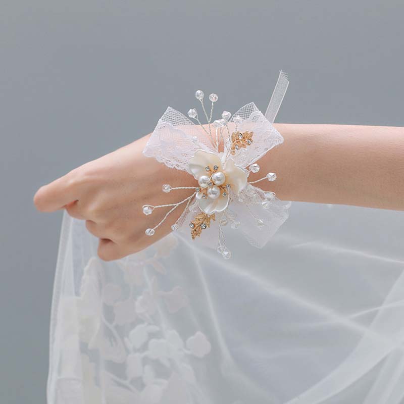 Vòng hoa đeo tay cô dâu đính hạt ngọc trai