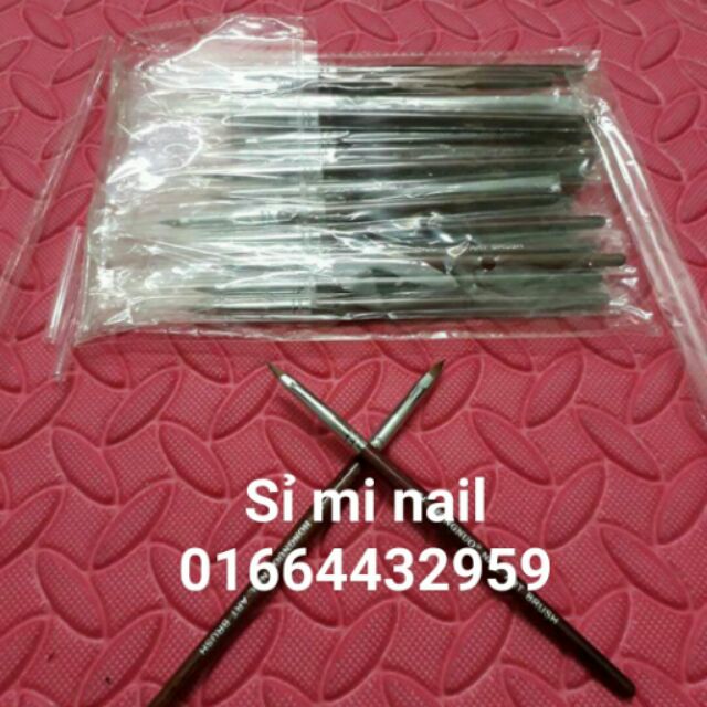 Cọ bút đắp hoa hongnua có 2 số 2 và 4