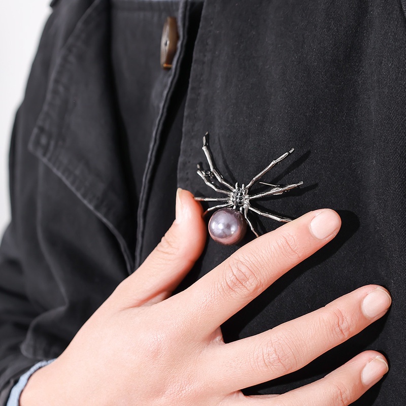Ghim Cài Áo Hình Nhện Đen Đính Ngọc Trai Thời Trang