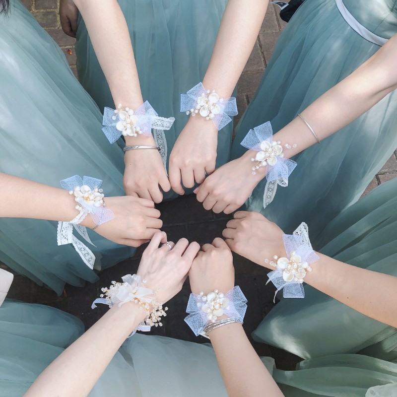 Vòng hoa đeo tay cô dâu đính hạt ngọc trai