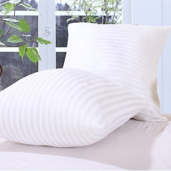 Ruột gối vuông họa tiết kẻ sọc trang trí ghế sofa