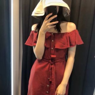 Váy trễ vai buộc eo zara