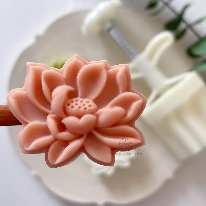 Khuôn trung thu lò xo 1 mặt sen 50g 2022 (M296)