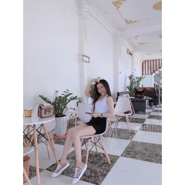 Giày thể thao cao cấp.