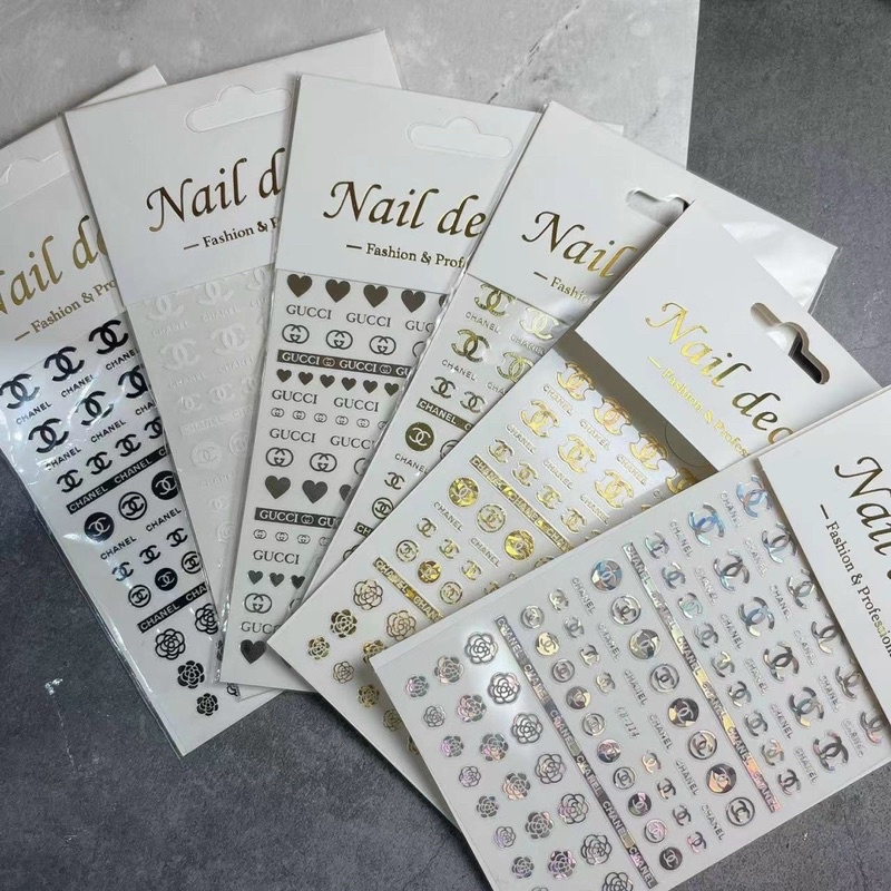 Sticker thương hiệu dán móng