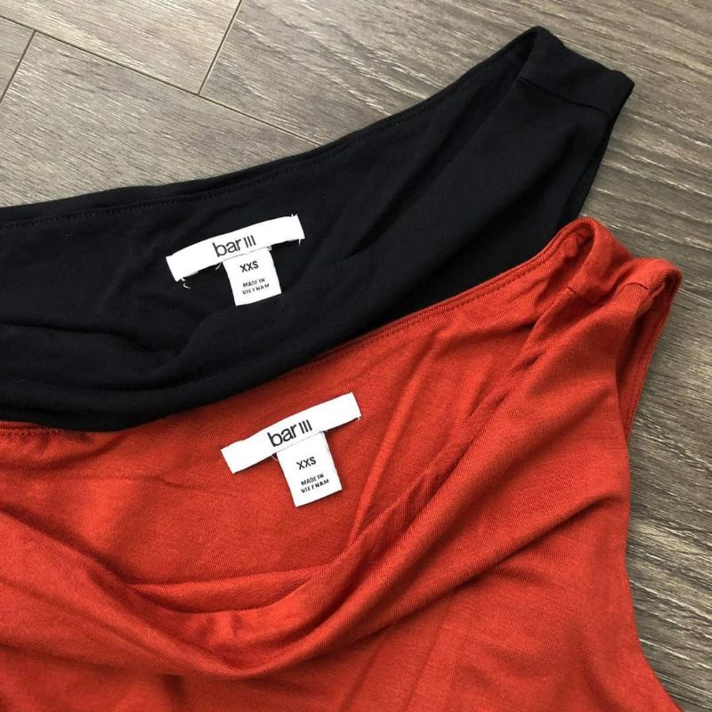 Áo thun croptop Bariii lệch vai