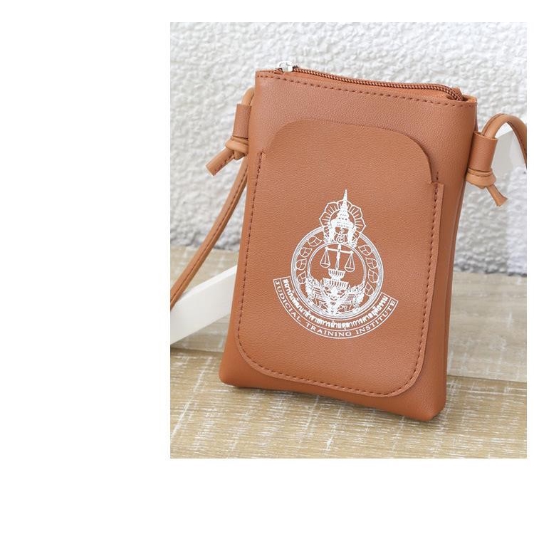 Túi đeo chéo nữ đựng điện thoại phong cách Hàn Quốc cực sang chãnh in hình họa trên nền da PU cực nét, mịn.